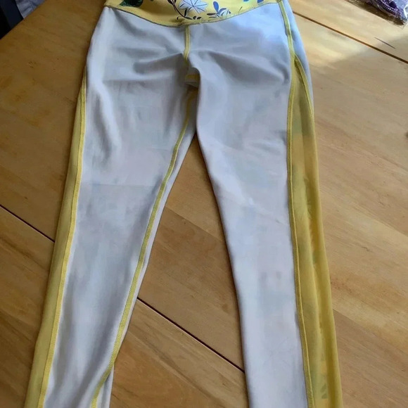 ZYIA ACTIVE Yellow Floral Light n Tight Hi-Rise 7/8 Size 2 - Picture 7 of 11